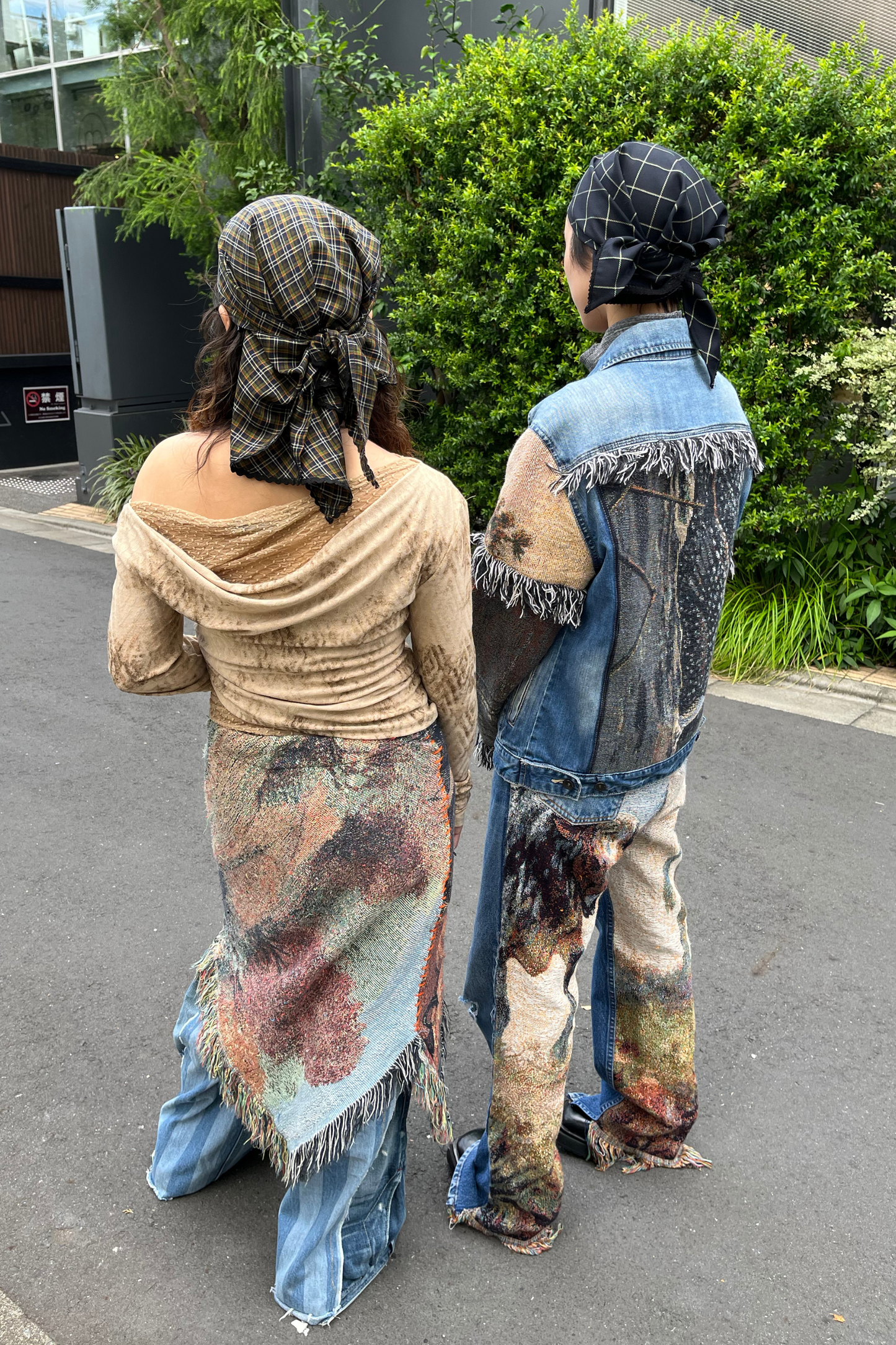 △ Scarf 3 - dots black