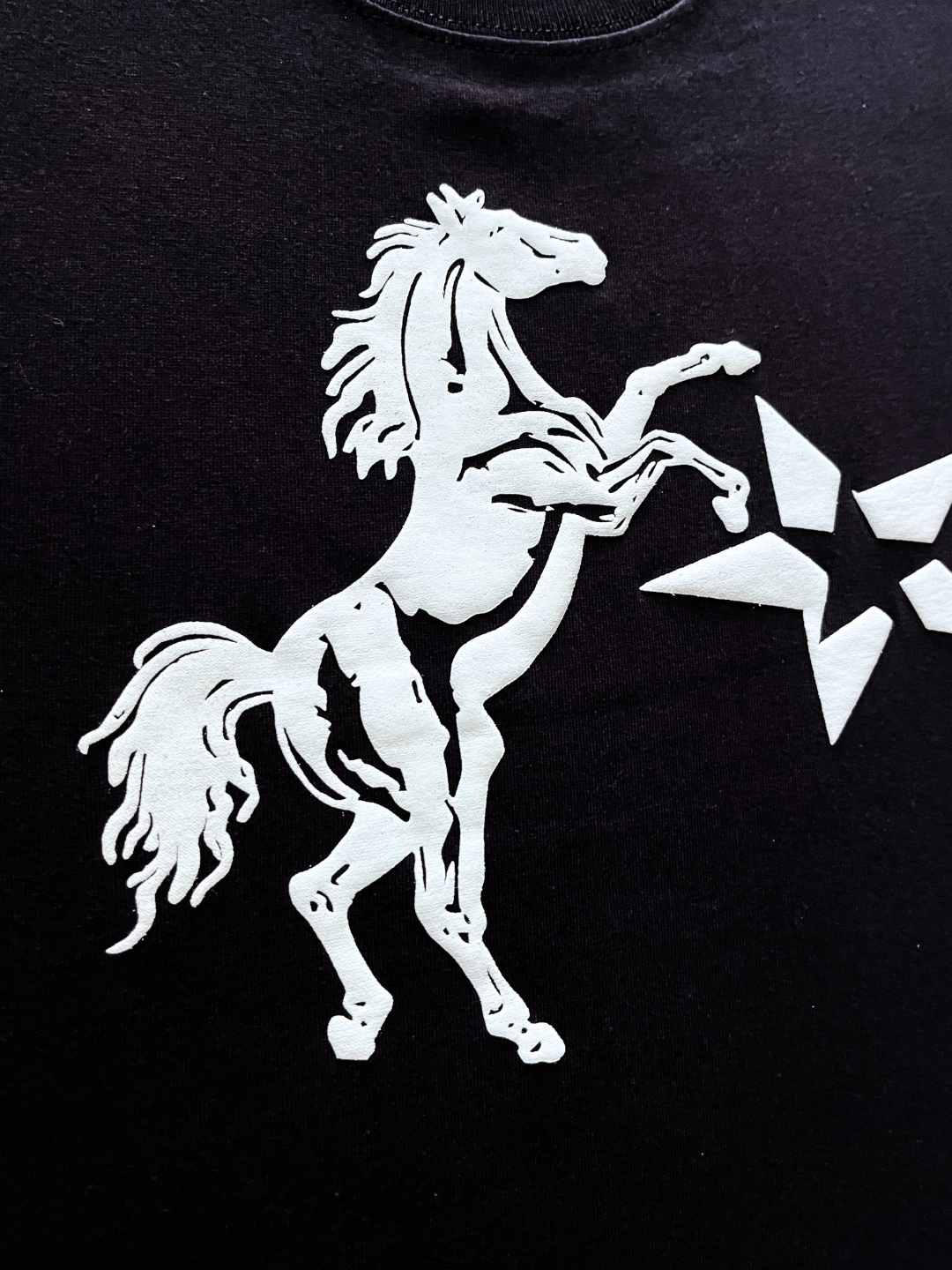 Jumpin’ Horse Fit T-shirt | Navy & Light Blue