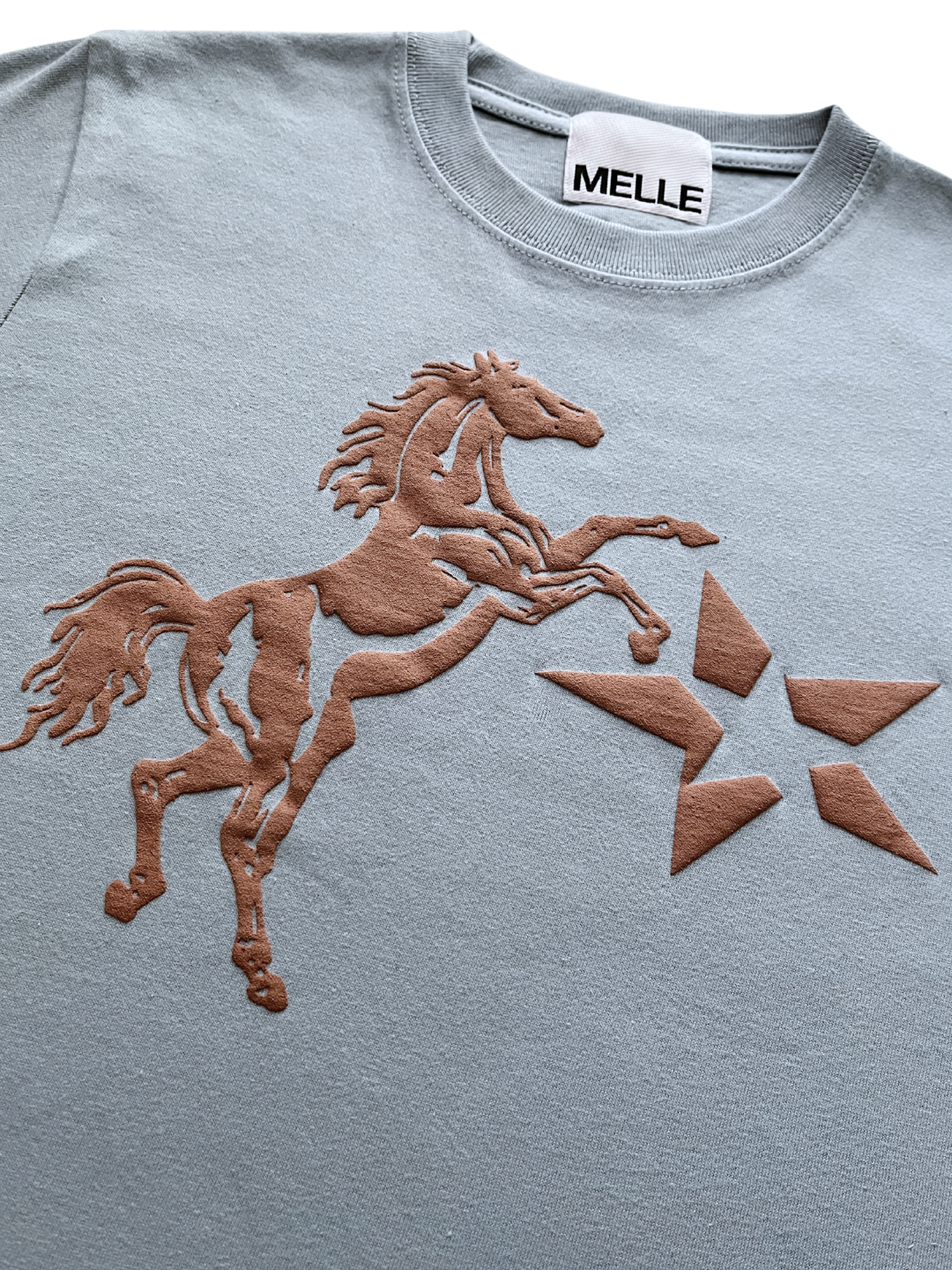 Jumpin’ Horse Fit T-shirt | Light Blue & Light Brown