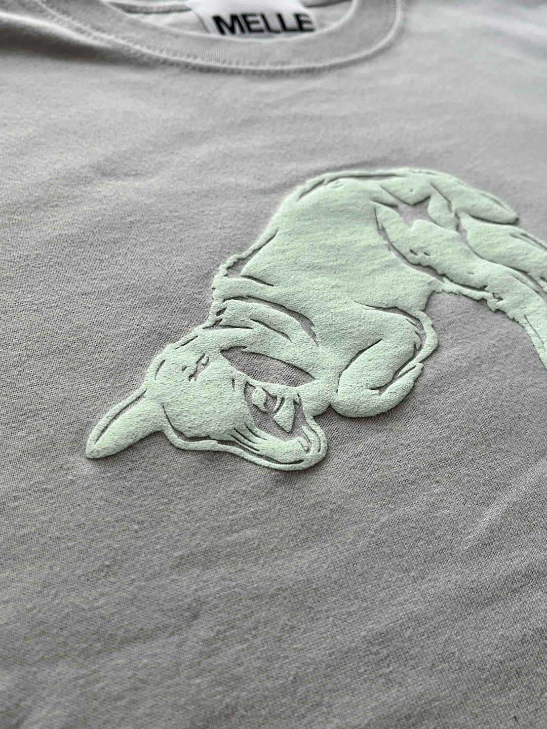 Fallin’ Lamb Fit T-shirt。 | Light Gray & Mint