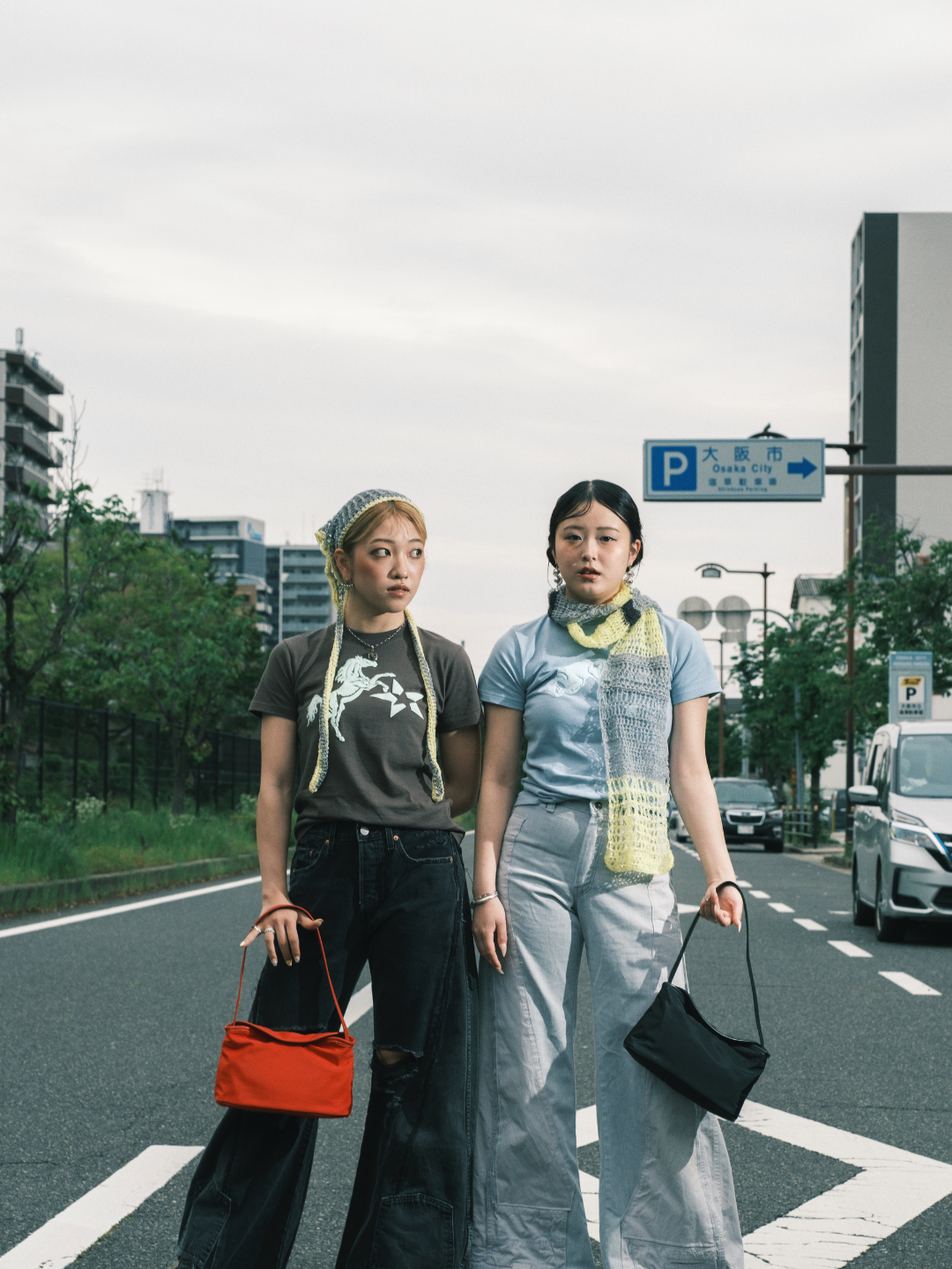 Jumpin’ Horse Fit T-shirt | Light Gray × Mint Green