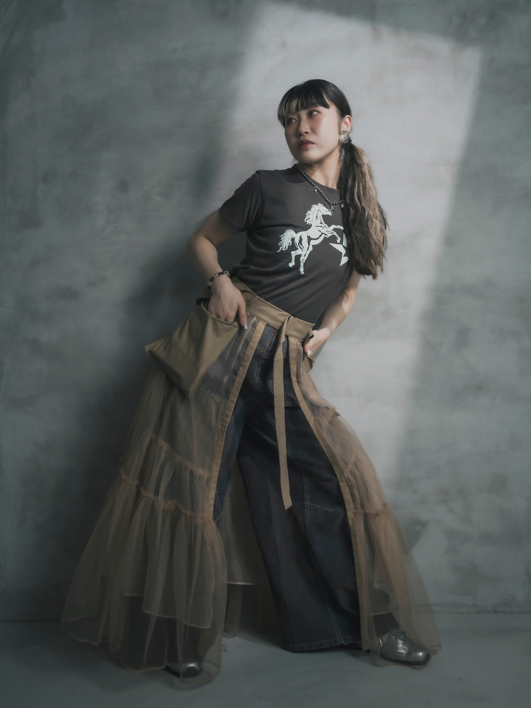 Jumpin’ Horse Fit T-shirt | Light Gray × Mint Green