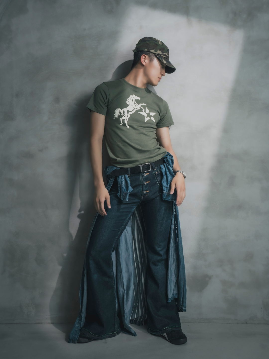 Jumpin’ Horse Fit T-shirt | Light Gray × Mint Green