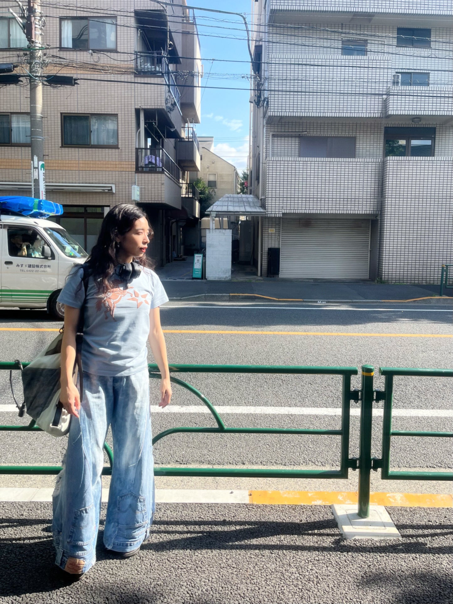 Jumpin’ Horse Fit T-shirt | Acid Blue × Light Blue