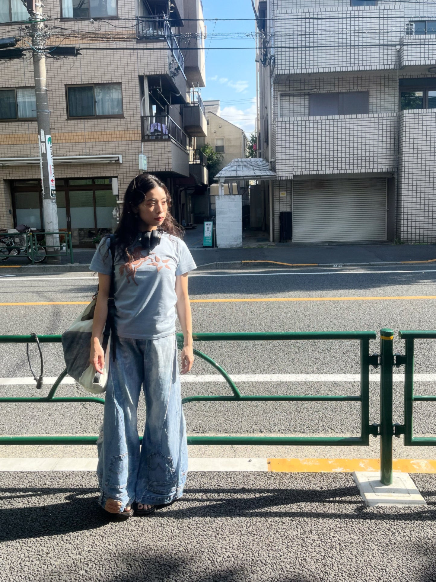 Jumpin’ Horse Fit T-shirt | Acid Blue × Light Blue