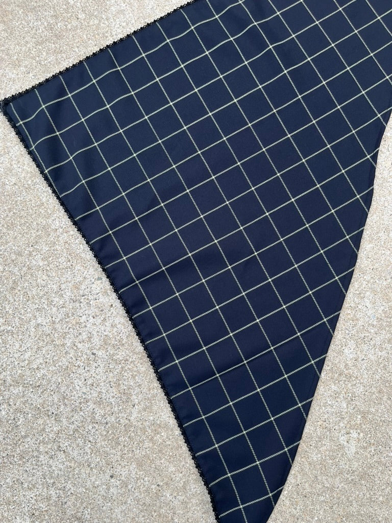 △ Scarf 2 - check navy