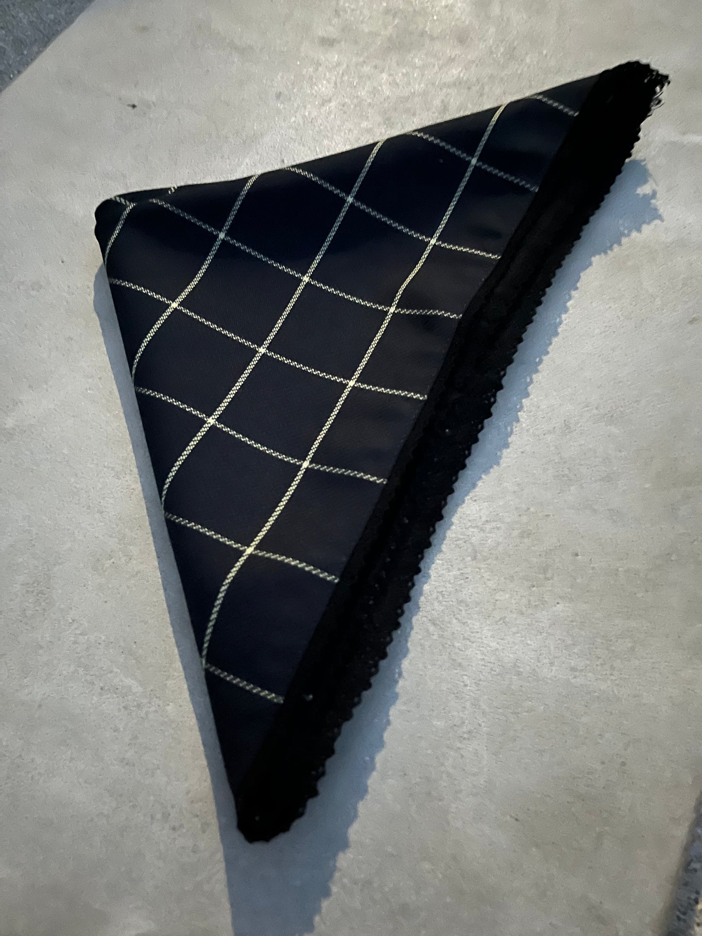 △ Scarf 2 - check navy