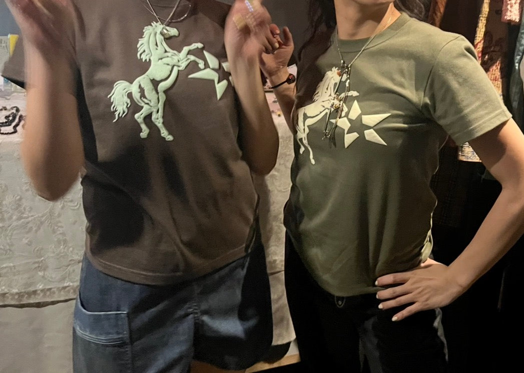 Jumpin’ Horse Fit T-shirt | Chacoal & Mint